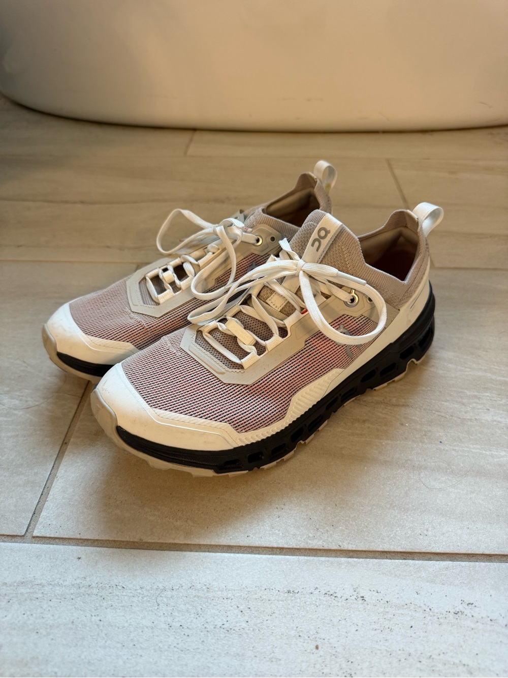 On Running Women’s Sneakers in Beige, White and Black